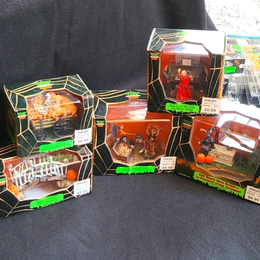 Lemax Spooky Ass. Statues